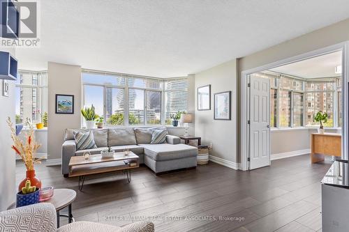 514 - 300 Webb Drive, Mississauga, ON - Indoor Photo Showing Living Room