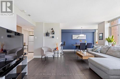 514 - 300 Webb Drive, Mississauga, ON - Indoor Photo Showing Living Room