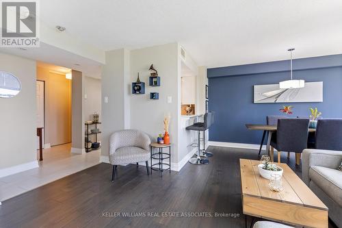 514 - 300 Webb Drive, Mississauga, ON - Indoor Photo Showing Living Room