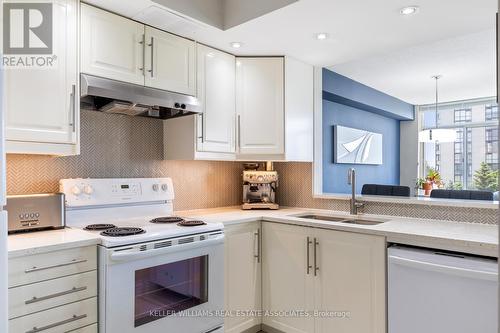 514 - 300 Webb Drive, Mississauga, ON - Indoor Photo Showing Kitchen With Double Sink