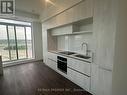 1425 - 2 David Eyer Road, Richmond Hill, ON  - Indoor Photo Showing Kitchen 