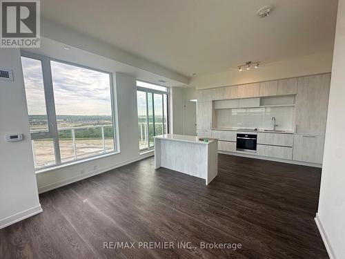 1425 - 2 David Eyer Road, Richmond Hill, ON - Indoor Photo Showing Kitchen