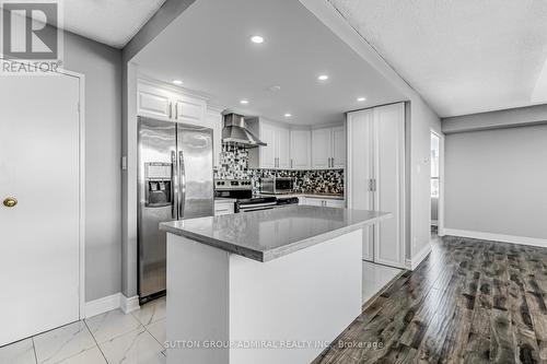 908 - 3700 Kaneff Crescent, Mississauga, ON - Indoor Photo Showing Kitchen With Upgraded Kitchen