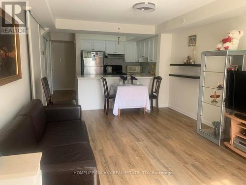 2153 - 105 George Appleton Way, Toronto (Downsview-Roding-Cfb), ON - Indoor Photo Showing Kitchen