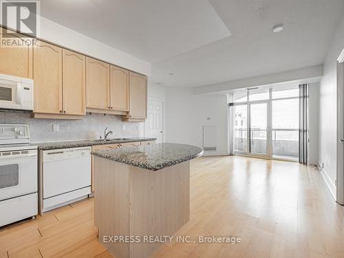 2319 - 80 Harrison Garden Boulevard, Toronto, ON - Indoor Photo Showing Kitchen