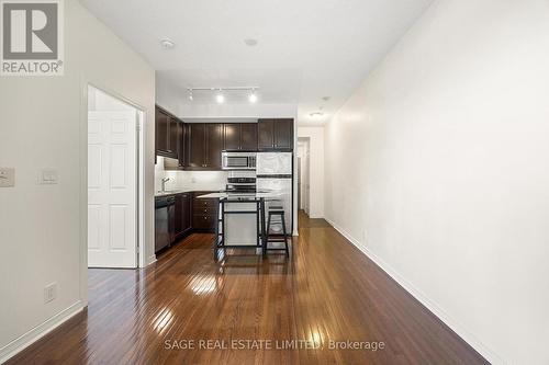 803 - 736 Spadina Avenue, Toronto, ON - Indoor Photo Showing Kitchen