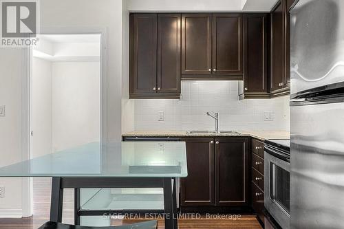 803 - 736 Spadina Avenue, Toronto, ON - Indoor Photo Showing Kitchen