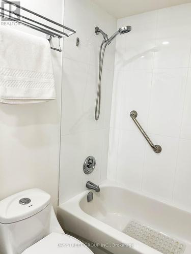 1910 - 30 Gloucester Street, Toronto, ON - Indoor Photo Showing Bathroom