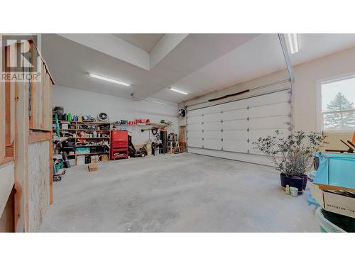 2431 Fairview Road, Oliver, BC - Indoor Photo Showing Garage