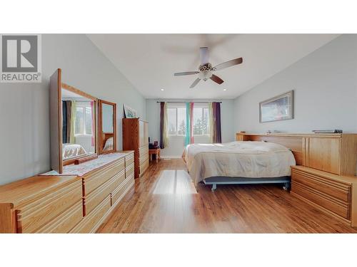 2431 Fairview Road, Oliver, BC - Indoor Photo Showing Bedroom