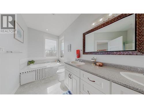 2431 Fairview Road, Oliver, BC - Indoor Photo Showing Bathroom