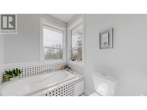 2431 Fairview Road, Oliver, BC - Indoor Photo Showing Bathroom