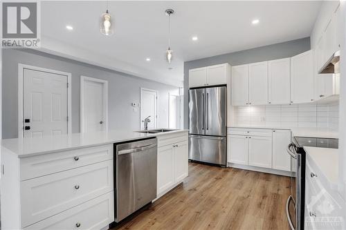 138 Montfort Street, Ottawa, ON - Indoor Photo Showing Kitchen With Double Sink With Upgraded Kitchen