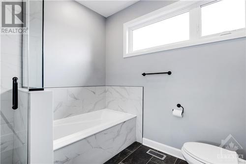 138 Montfort Street, Ottawa, ON - Indoor Photo Showing Bathroom