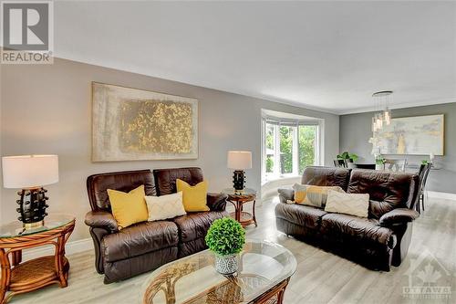 599 Donald Street, Ottawa, ON - Indoor Photo Showing Living Room