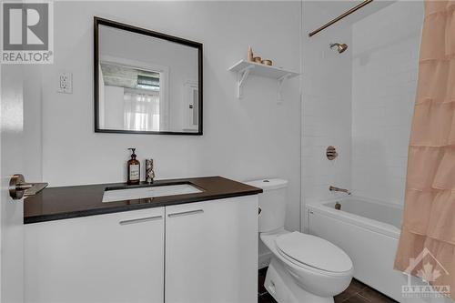 Ensuite. - 354 Gladstone Avenue Unit#415, Ottawa, ON - Indoor Photo Showing Bathroom