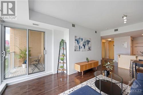 200 Lett Street Unit#513, Ottawa, ON - Indoor Photo Showing Living Room