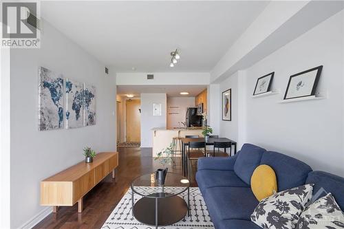 200 Lett Street Unit#513, Ottawa, ON - Indoor Photo Showing Living Room