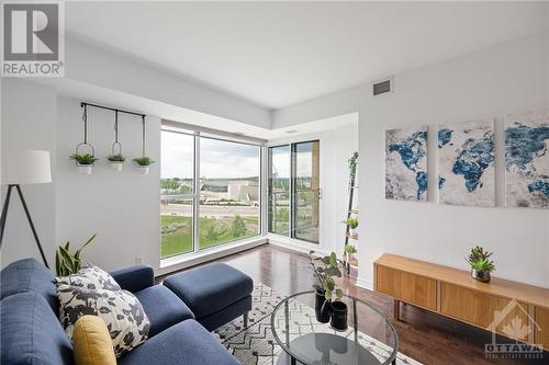 200 Lett Street Unit#513, Ottawa, ON - Indoor Photo Showing Living Room