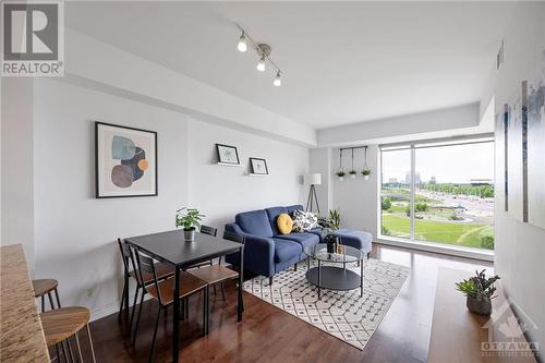 200 Lett Street Unit#513, Ottawa, ON - Indoor Photo Showing Living Room