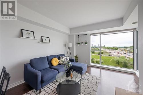 200 Lett Street Unit#513, Ottawa, ON - Indoor Photo Showing Living Room