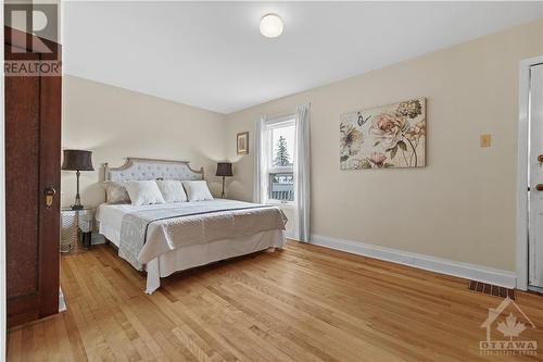 10 Mount Pleasant Avenue, Ottawa, ON - Indoor Photo Showing Bedroom