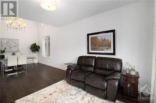 179 Avro Circle, Ottawa, ON - Indoor Photo Showing Living Room