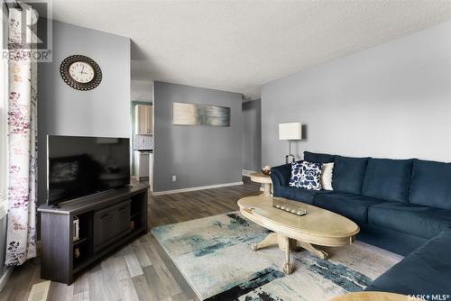 142 Fairview Road, Regina, SK - Indoor Photo Showing Living Room