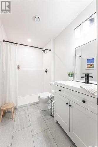 2011 Coy Avenue, Saskatoon, SK - Indoor Photo Showing Bathroom