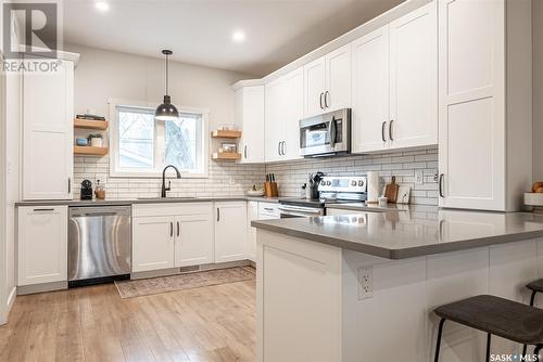 2011 Coy Avenue, Saskatoon, SK - Indoor Photo Showing Kitchen With Stainless Steel Kitchen With Upgraded Kitchen