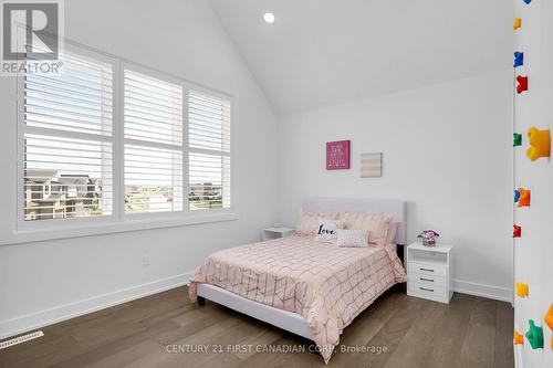 2869 Heardcreek Trail, London, ON - Indoor Photo Showing Bedroom