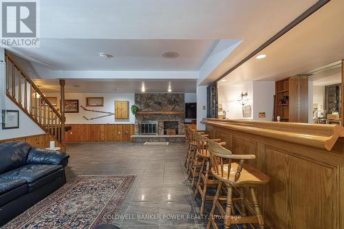 134 Parks Edge Crescent, London, ON - Indoor Photo Showing Living Room