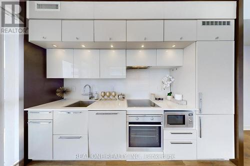 4109 - 15 Grenville Street, Toronto, ON - Indoor Photo Showing Kitchen With Upgraded Kitchen