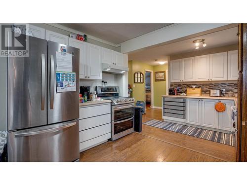 6049 Old Kamloops Road, Vernon, BC - Indoor Photo Showing Kitchen