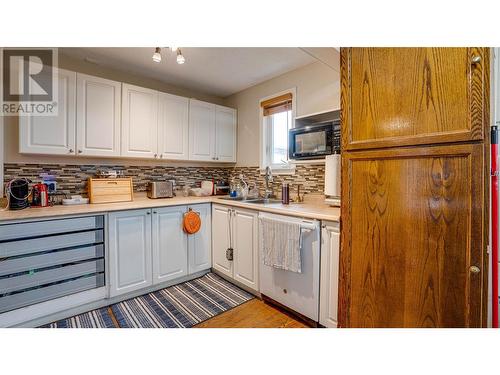 6049 Old Kamloops Road, Vernon, BC - Indoor Photo Showing Kitchen With Double Sink
