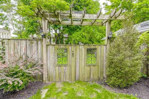 173 Main Street N, Waterdown, ON - Outdoor