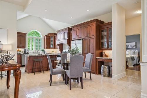 9893 Dickenson Road W, Hamilton, ON - Indoor Photo Showing Dining Room