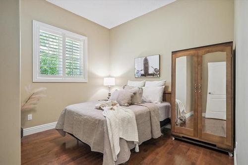 9893 Dickenson Road W, Hamilton, ON - Indoor Photo Showing Bedroom