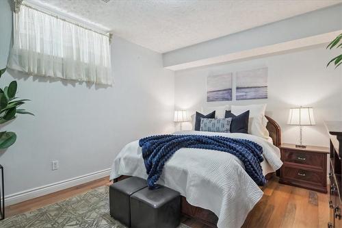 9893 Dickenson Road W, Hamilton, ON - Indoor Photo Showing Bedroom