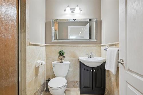 9893 Dickenson Road W, Hamilton, ON - Indoor Photo Showing Bathroom