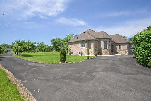 9893 Dickenson Road W, Hamilton, ON - Outdoor