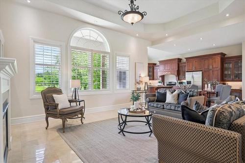 9893 Dickenson Road W, Hamilton, ON - Indoor Photo Showing Living Room