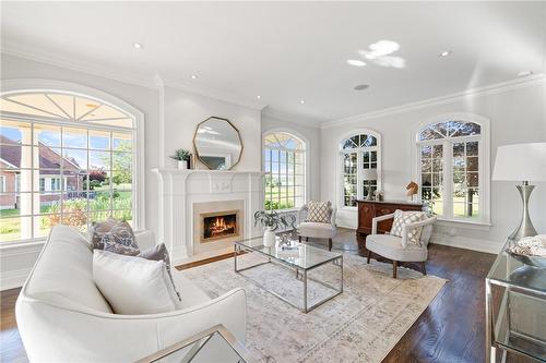 11863 Niagara River Parkway, Niagara Falls, ON - Indoor Photo Showing Living Room With Fireplace