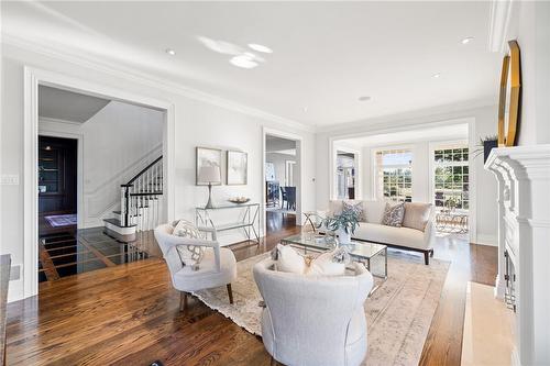 11863 Niagara River Parkway, Niagara Falls, ON - Indoor Photo Showing Living Room