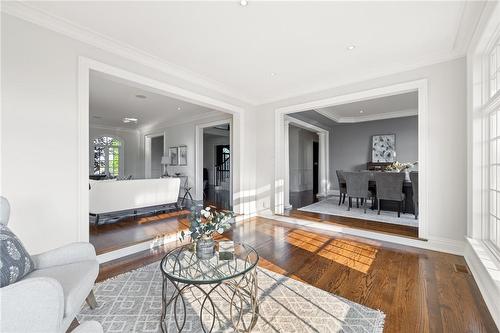 11863 Niagara River Parkway, Niagara Falls, ON - Indoor Photo Showing Living Room