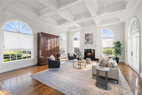 11863 Niagara River Parkway, Niagara Falls, ON - Indoor Photo Showing Living Room With Fireplace