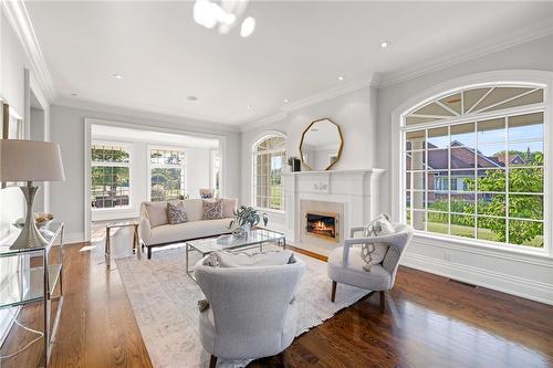 11863 Niagara River Parkway, Niagara Falls, ON - Indoor Photo Showing Living Room With Fireplace