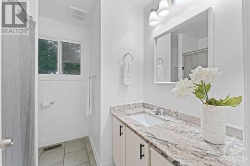 53 Wigan Drive, Ottawa, ON - Indoor Photo Showing Bathroom