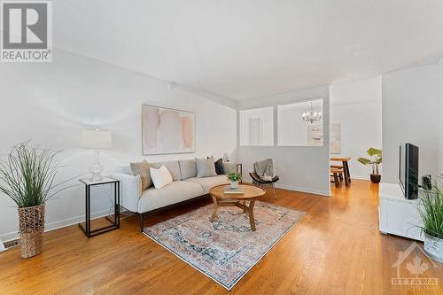 53 Wigan Drive, Ottawa, ON - Indoor Photo Showing Living Room