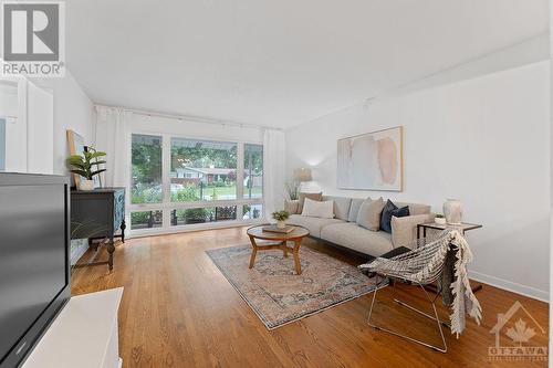 53 Wigan Drive, Ottawa, ON - Indoor Photo Showing Living Room